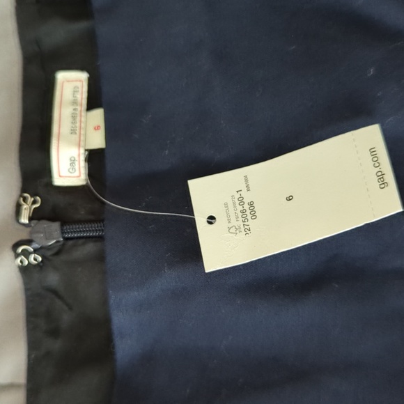 Adorable knee length dress with pockets. BRAND NEW. - Picture 4 of 5